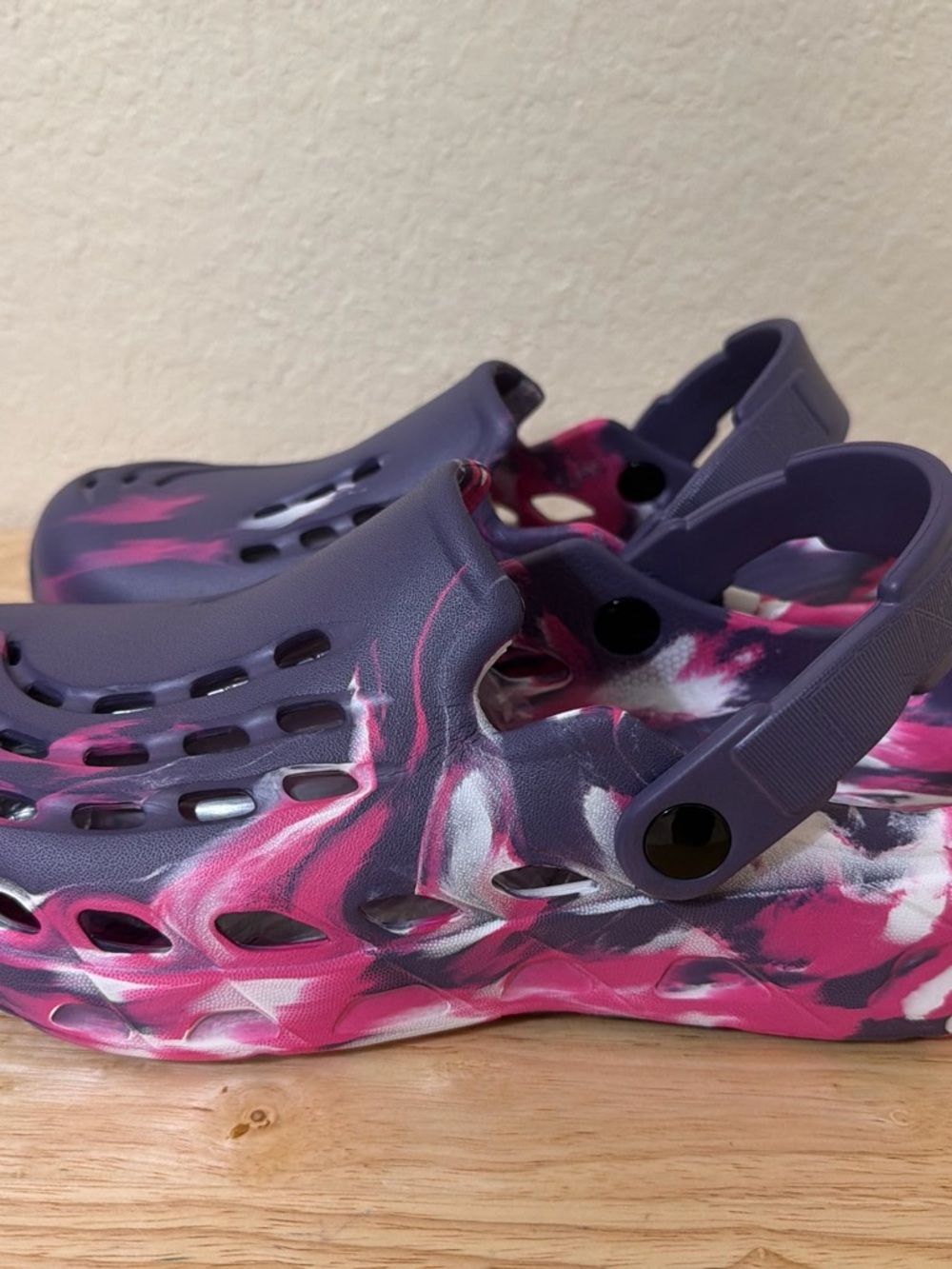 Women's Purple & Pink Marble Slip-On Clog Mules